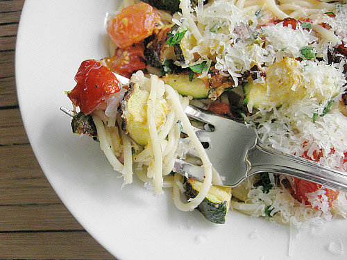 roasted-zucchini-and-tomato-pasta-1