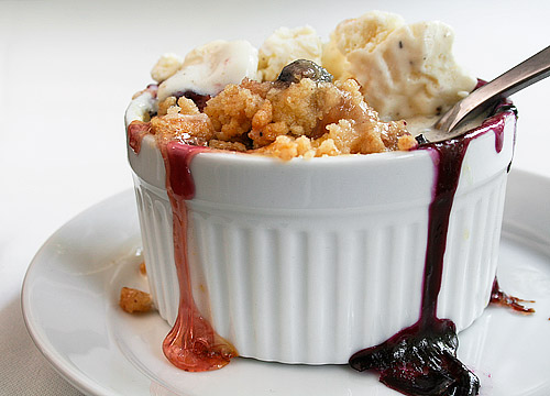 peach-and-blueberry-crumble